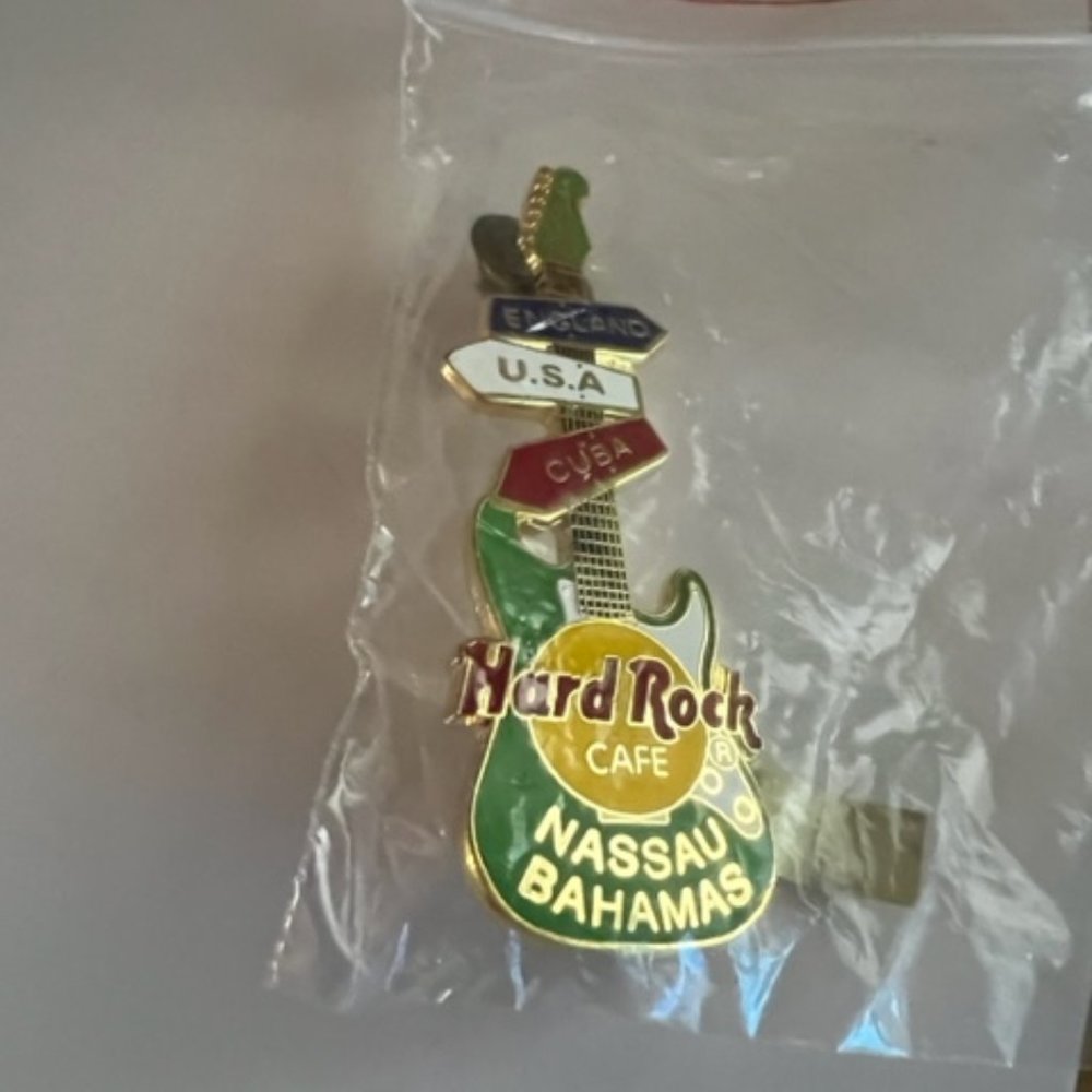 Nassau Bahamas Hard Rock Cafe Collector Guitar Pin